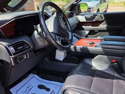 Used 2023 Lincoln Navigator Reserve AWD/4WD image 4
