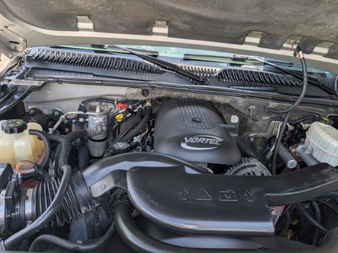 Used 2004 Chevrolet Suburban LS image 22