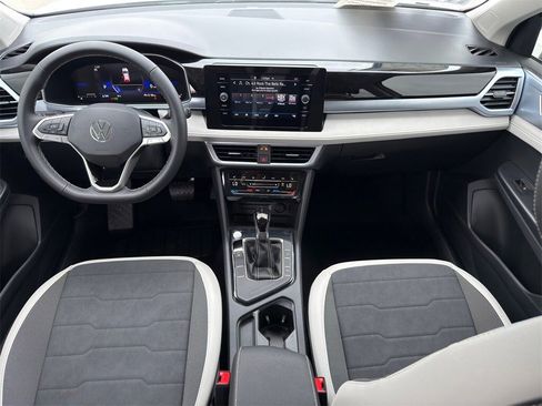 New 2026 Volkswagen Taos SE image 23