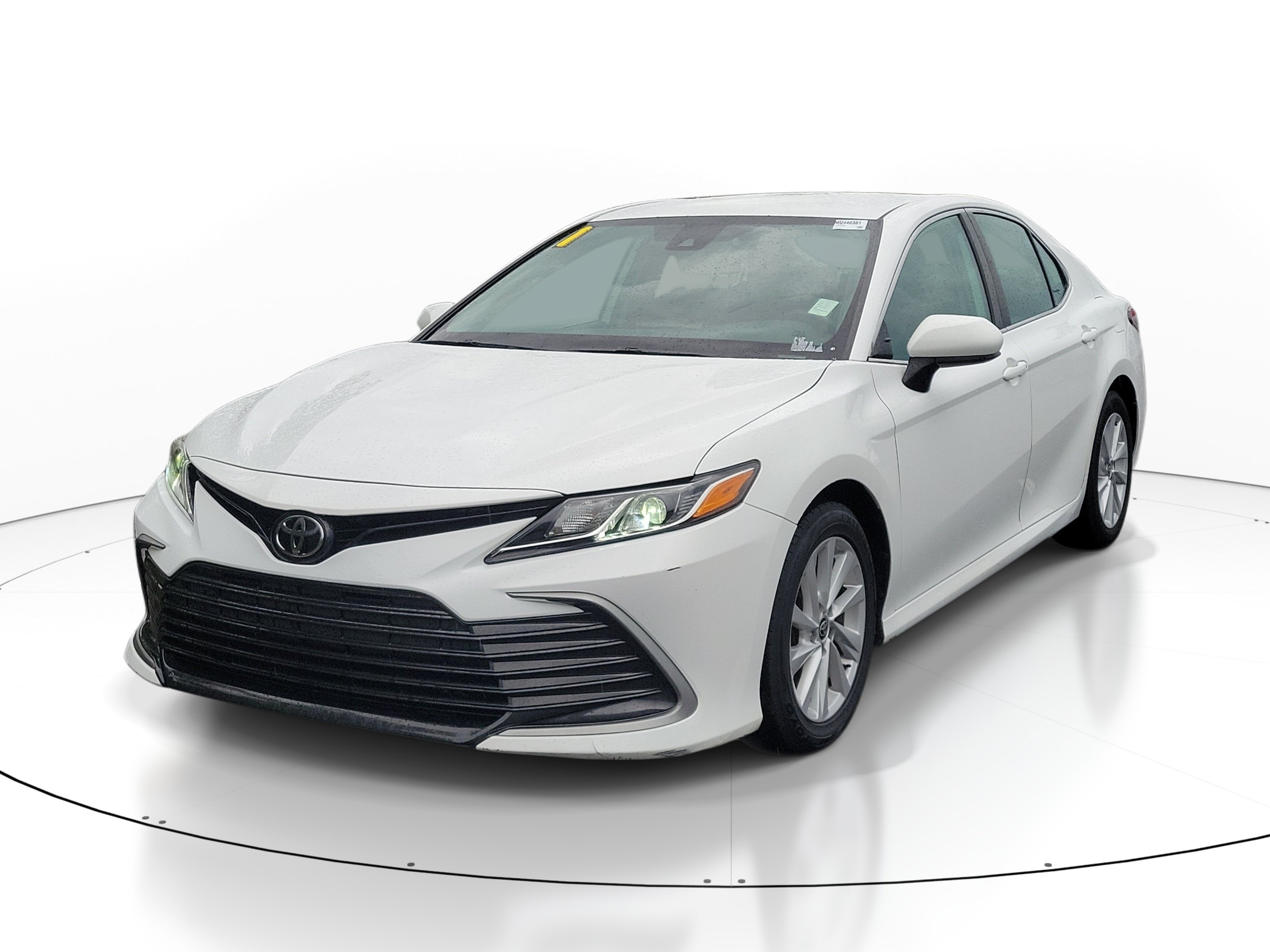 Used 2021 Toyota Camry LE FWD image 3