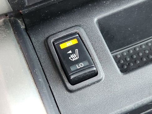 Used 2019 Nissan Titan SV w/ SV Convenience Package image 25