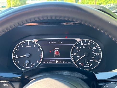 Used 2025 Nissan Pathfinder SV FWD image 39