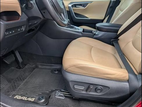 Used 2019 Toyota RAV4 Limited w/ Cold Weather Package FWD image 9