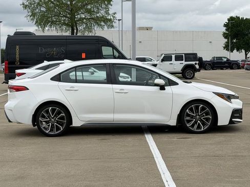Used 2020 Toyota Corolla SE FWD image 3