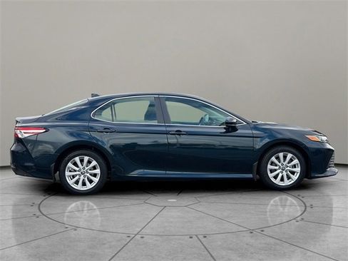 Used 2019 Toyota Camry LE image 7
