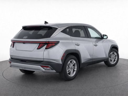 Used 2025 Hyundai Tucson SE FWD image 3
