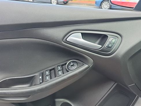 Used 2018 Ford Focus SE image 25