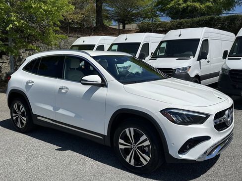 Certified 2025 Mercedes-Benz GLA 250 image 2