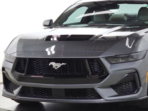 Used 2025 Ford Mustang GT Premium RWD image 3