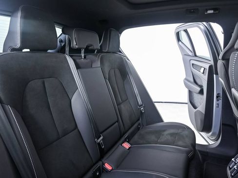 Certified 2025 Volvo XC40 B5 Plus AWD/4WD image 22