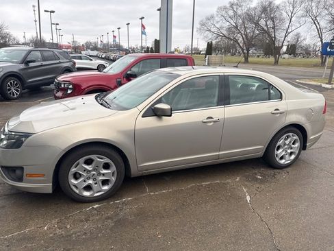 Used 2010 Ford Fusion SE image 3