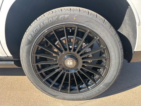 Certified 2024 Cadillac Escalade Sport Platinum image 10