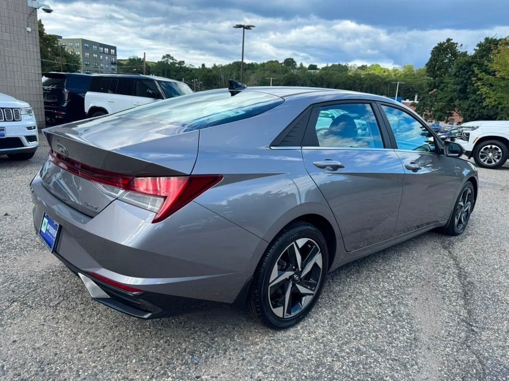 Certified 2023 Hyundai Elantra Limited FWD image 7
