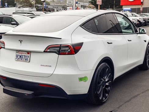 Used 2022 Tesla Model Y Performance image 21