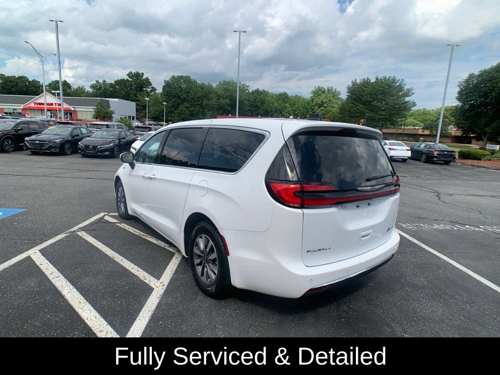 Used 2023 Chrysler Pacifica Touring-L FWD image 6