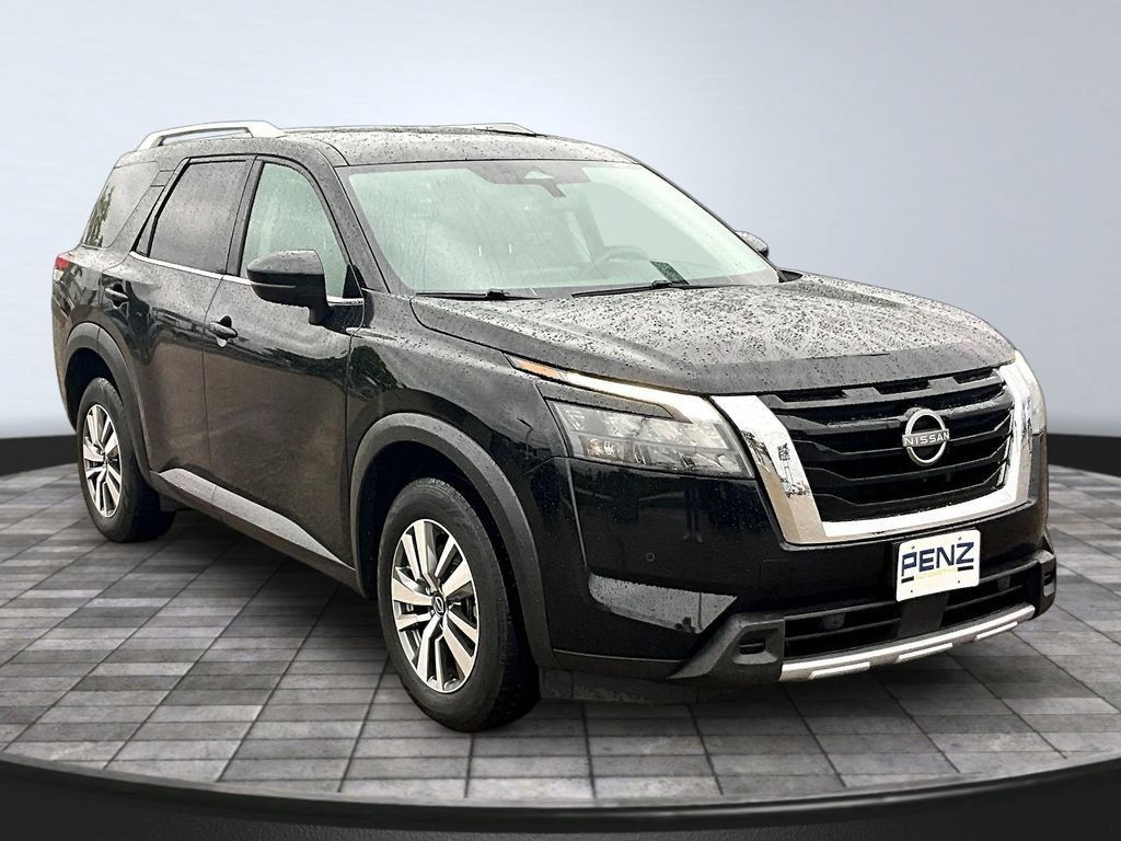 Used 2025 Nissan Pathfinder SL AWD/4WD image 3
