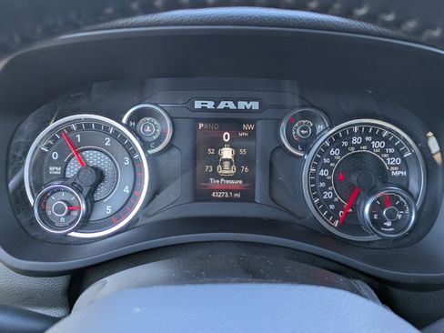 Used 2024 RAM 3500 Big Horn image 28