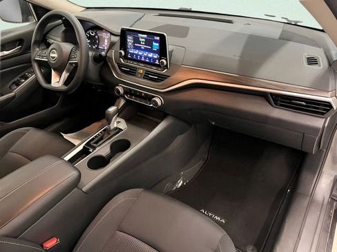 Used 2025 Nissan Altima 2.5 SV FWD image 10