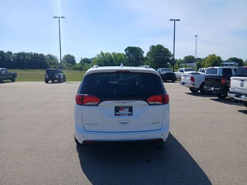 Used 2020 Chrysler Pacifica Limited FWD image 7