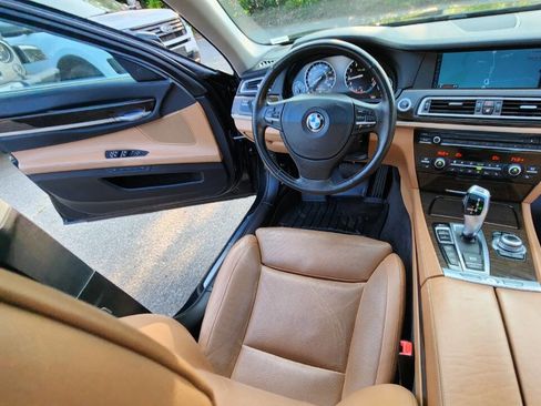 Used 2011 BMW 750Li xDrive image 33