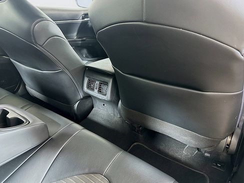 Used 2022 Toyota Camry SE image 32