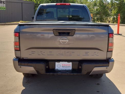 Certified 2025 Nissan Frontier SV RWD image 3