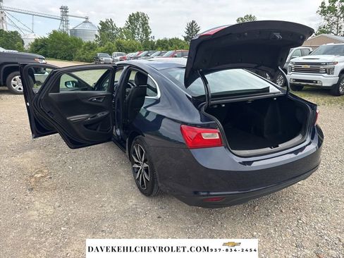 Used 2017 Chevrolet Malibu LT w/ Leather Package FWD image 34