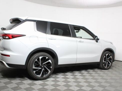 Used 2024 Mitsubishi Outlander SE Black Edition image 5