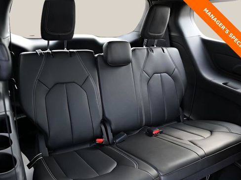 New 2026 Chrysler Pacifica Select FWD image 17