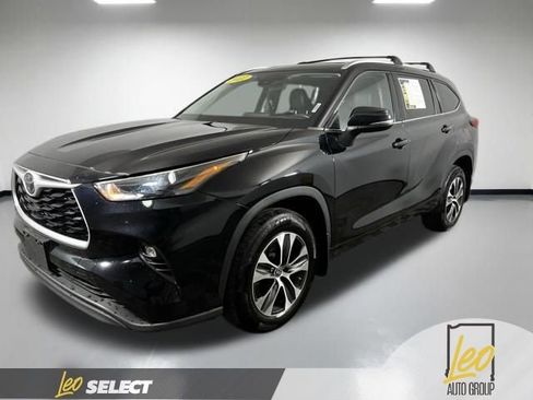 Used 2022 Toyota Highlander XLE image 30