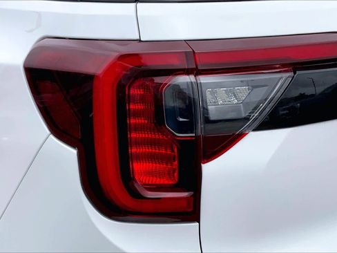 Used 2022 GMC Acadia SLE w/ Elevation Edition image 24