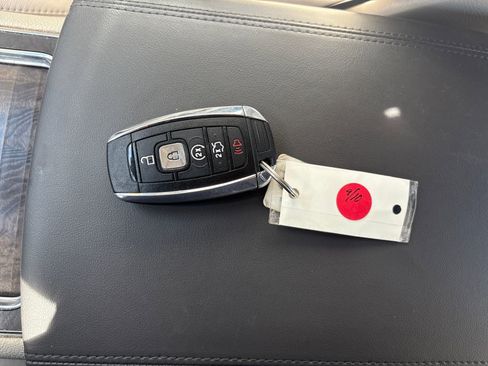 Used 2018 Lincoln Continental Reserve w/ Continental Climate Package image 37