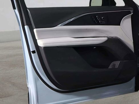 Used 2024 Cadillac Lyriq Luxury RWD image 17