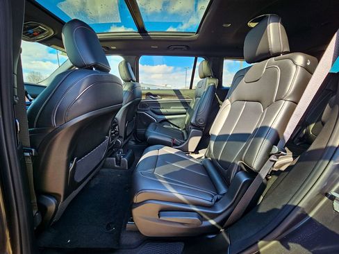 New 2026 Jeep Grand Cherokee L Limited w/ Limited Altitude Package AWD/4WD image 34