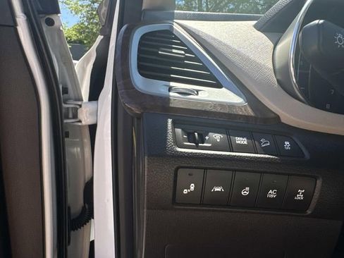 Used 2017 Hyundai Santa Fe Limited AWD/4WD image 32