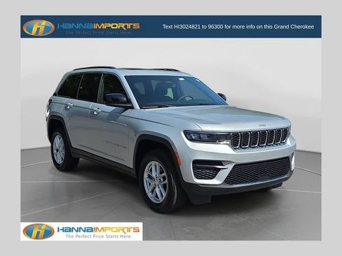 Used 2024 Jeep Grand Cherokee Laredo X w/ Luxury Tech Group I RWD image 1