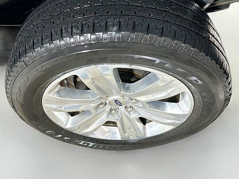 Used 2019 Ford F150 Platinum w/ Equipment Group 701A Luxury image 31