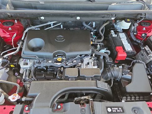 Used 2021 Toyota RAV4 LE image 13