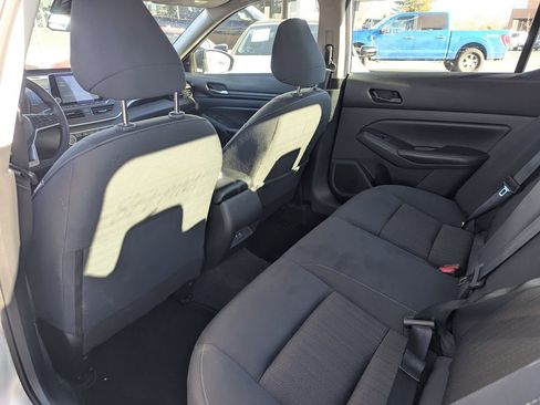 Used 2024 Nissan Altima 2.5 SV FWD image 30