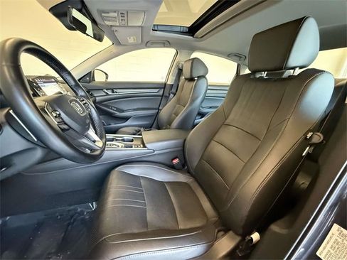 Used 2020 Honda Accord Touring image 2