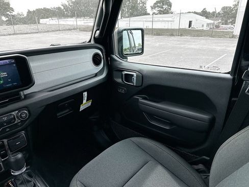 New 2026 Jeep Gladiator Sport AWD/4WD image 28