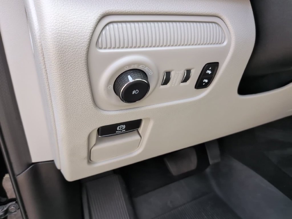 Used 2024 Jeep Wagoneer Series II w/ Premium Group I AWD/4WD image 23