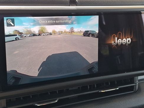 Used 2026 Jeep Gladiator Sport AWD/4WD image 16