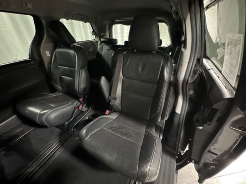 Used 2016 Toyota Sienna SE Premium image 31