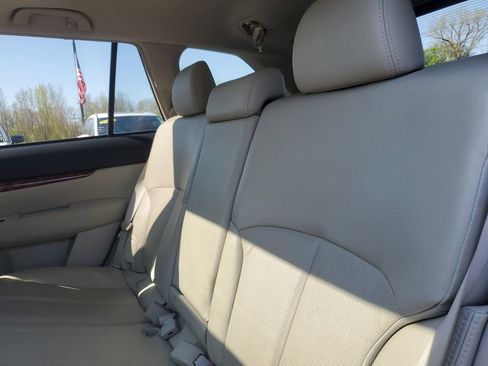 Used 2011 Subaru Outback 2.5i Limited AWD/4WD image 26