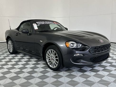 Used 2018 FIAT 124 Spider Classica w/ Technology & Siriusxm Group image 2