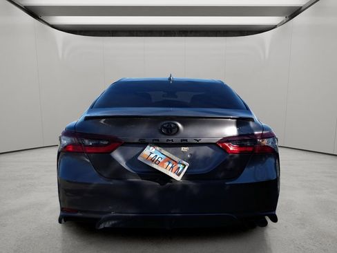 Used 2023 Toyota Camry SE image 9