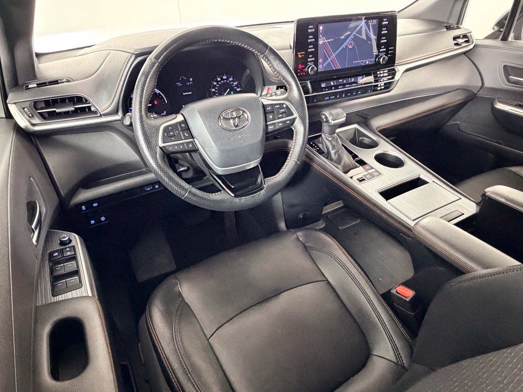 Used 2021 Toyota Sienna XSE FWD image 22