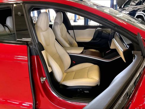 Used 2021 Tesla Model S Plaid image 8