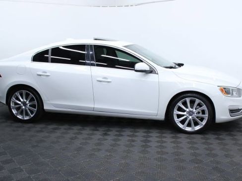 Used 2016 Volvo S60 T5 Inscription Platinum image 4